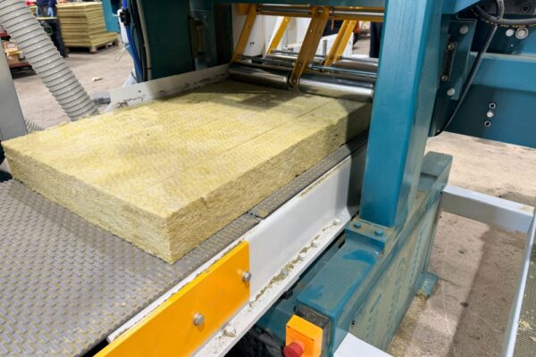 Slicing using new horizontal bandsaw Slicing using new horizontal bandsaw
